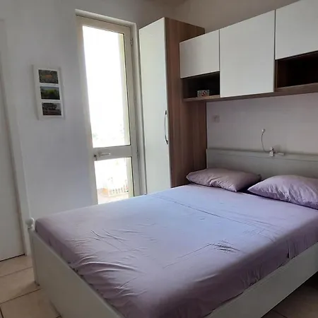 Nyaraló Eleonora *